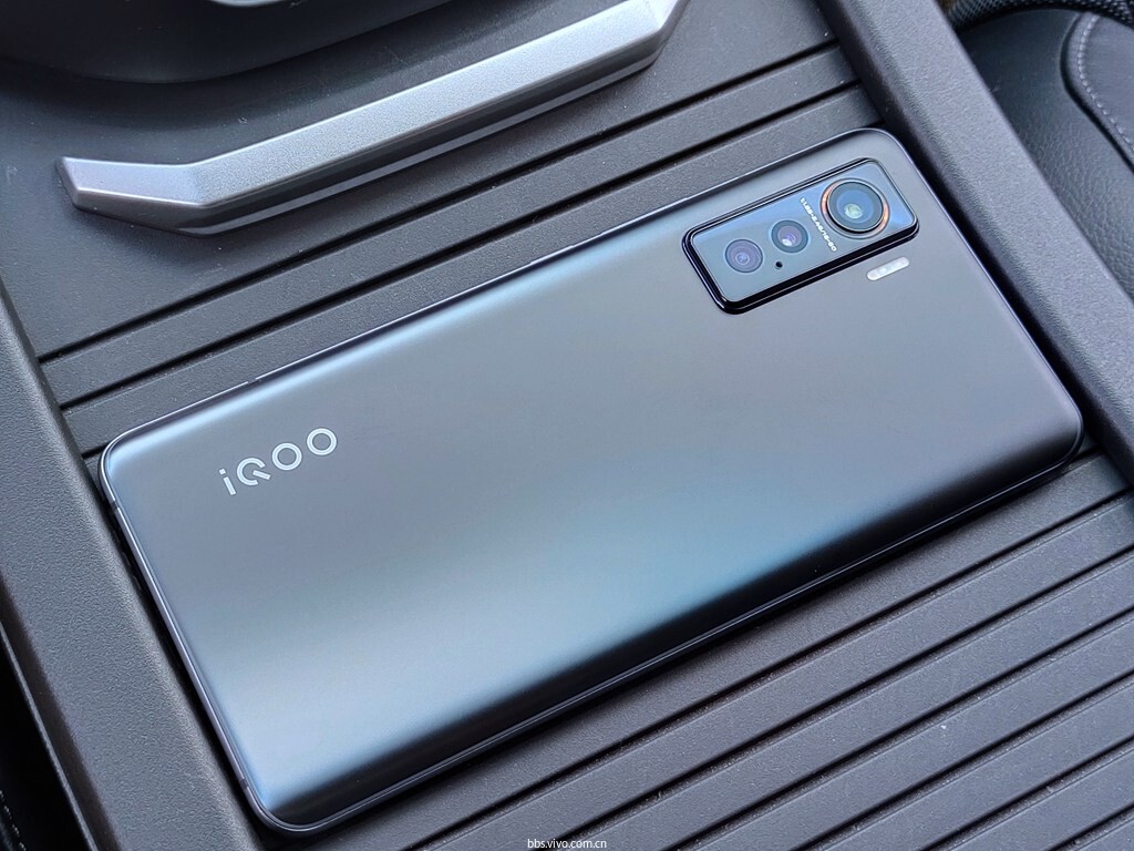 大杯旗舰,颜值担当:全能水桶机iqoo 5开箱