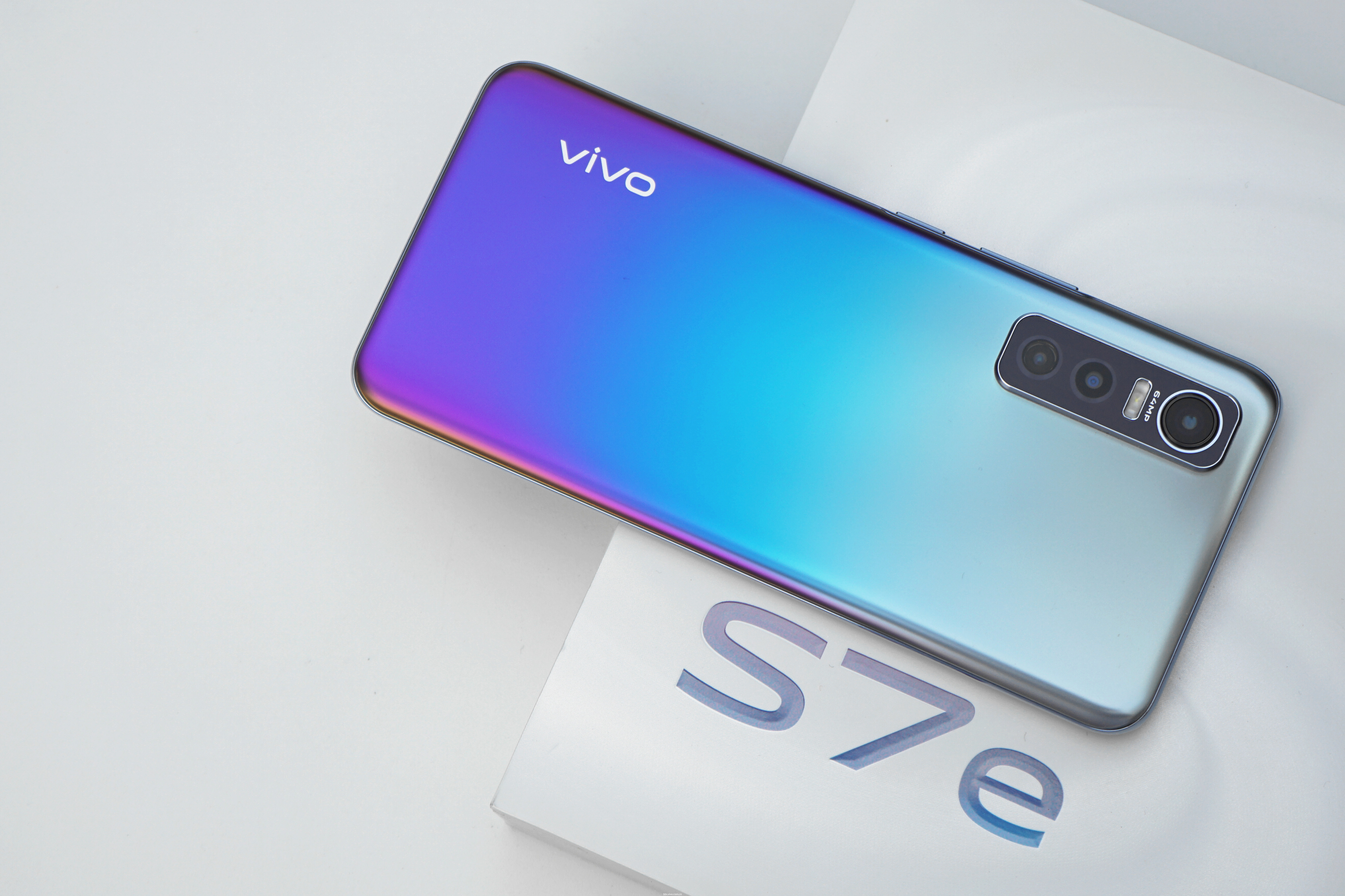 s7e超薄超清晰#vivo s7e开箱,时尚色彩颜值当道的5g手机