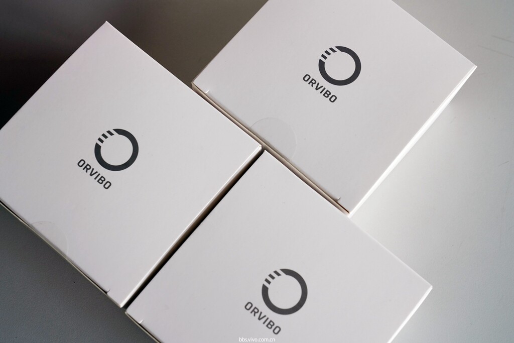 欧瑞博精灵智能开关套装版,包含了一开,二开,三开开关各一个,外包装